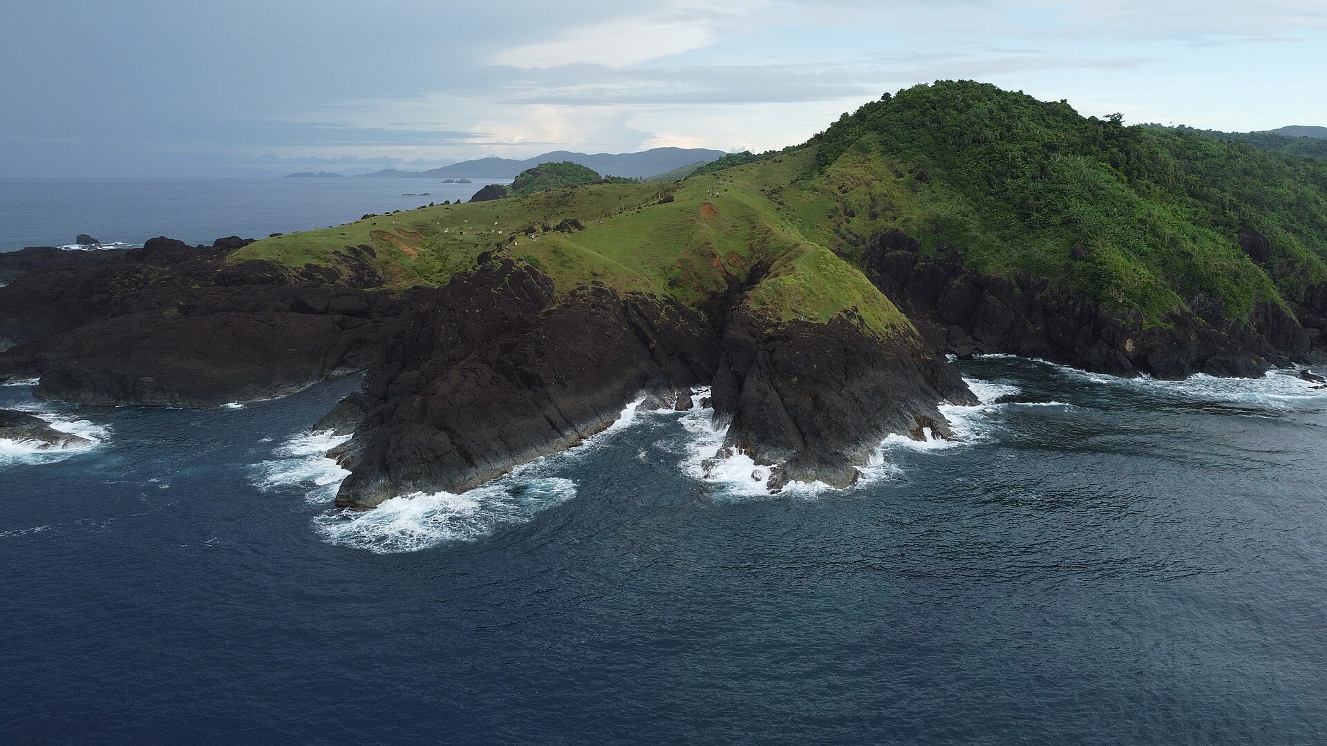 Coastal headlands at Binurong Point, Catanduanes.
