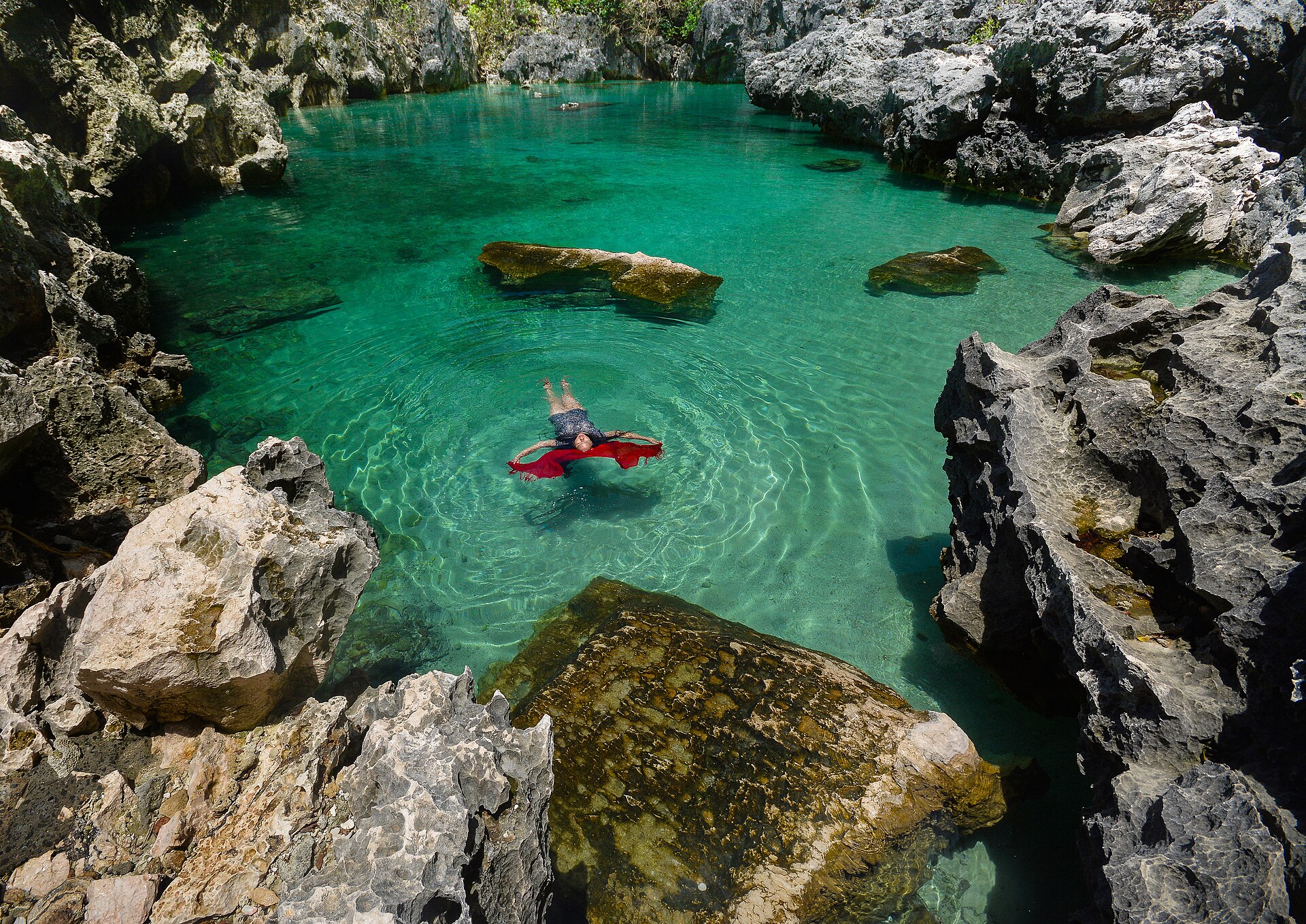 Tangke saltwater lagoon, enclosed by limestone cliffs on Gigantes Sur.